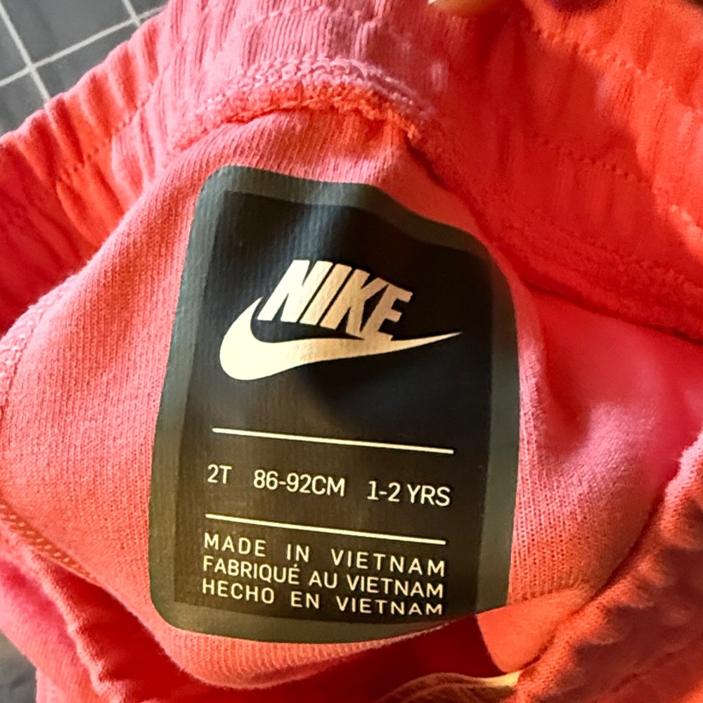 Nike Tech - Picture 5 of 6